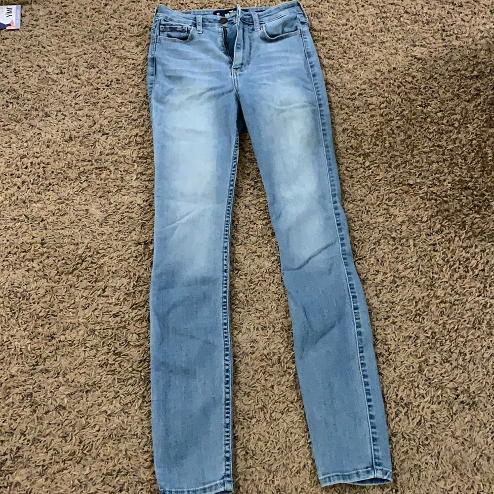 Light wash hollister skinny jeans